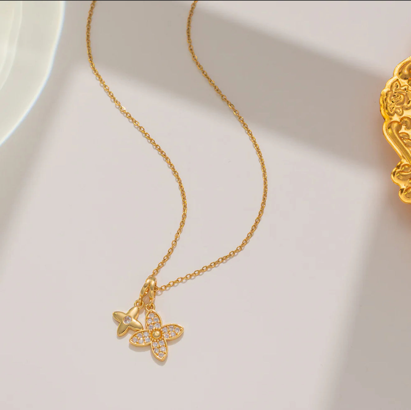 Linea flower Necklace